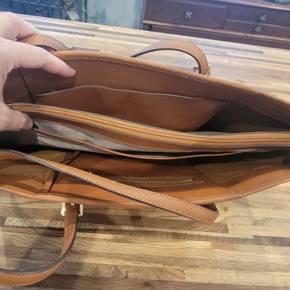 MICHAEL KORS JET SET TRAVEL TOTE in ACORN Brown Leather - Picture 8 of 17